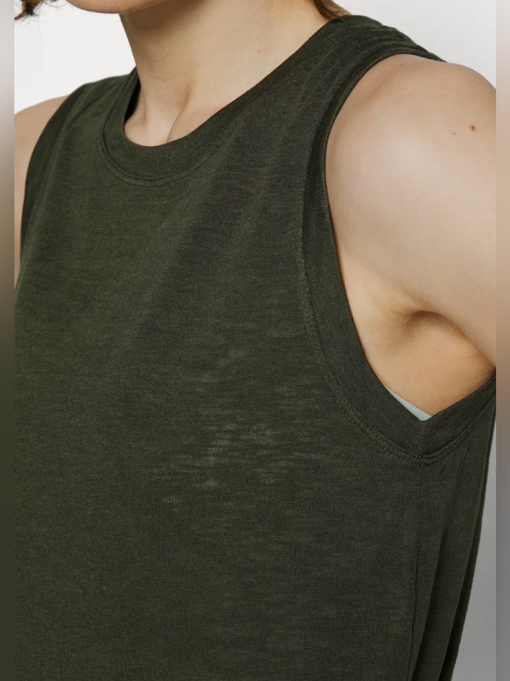ATHLETA WOMEN'S ASPEN OLIVE SLEEVELESS BREEZY TOP TANK